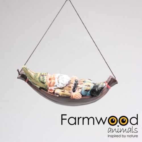 Tuinbeeld Tuinkabouter slapend in hangmat | bont | 20 x 7 x 8 cm